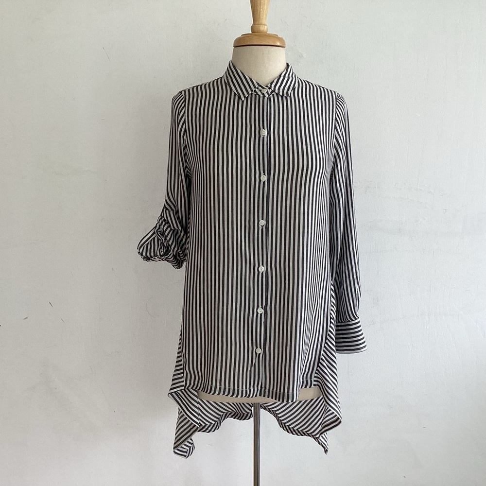 Max Studio Grey and White Striped Flowy Rayon Hi-low hem buttonup tunic Blouse M